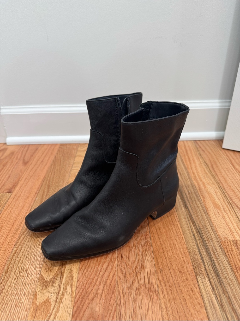 Women’sBlack Leather Zip Ankle Boots